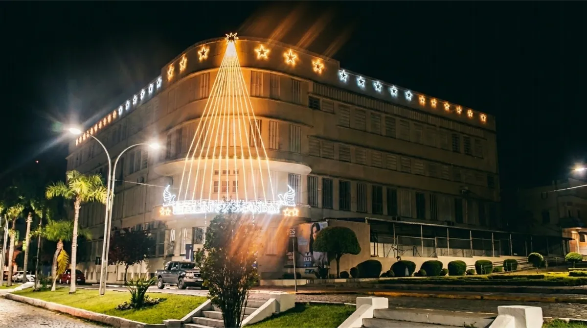Decoração natalina corporativa completa – Forma & Luz São Paulo