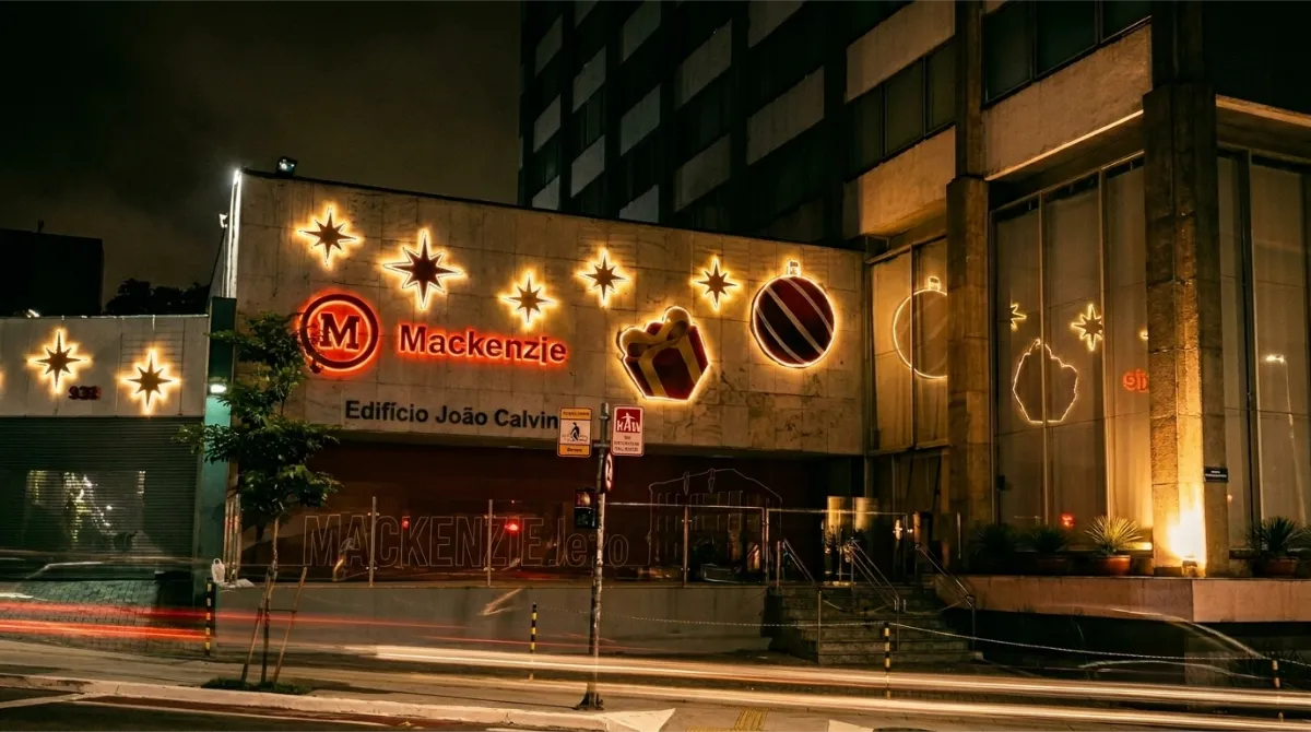 Decoração de Natal Universidade Mackenzie – projeto Forma & Luz São Paulo